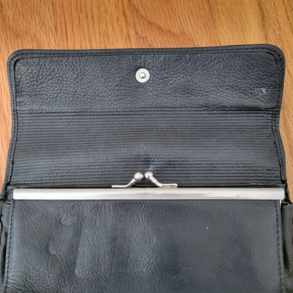 Wilson's Black Leather Women's Wallet with Coin Purse Pocket‎ Lots of Card Slots